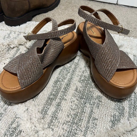 Seychelles Brown Textured Slingback Sandals - Picture 3 of 11